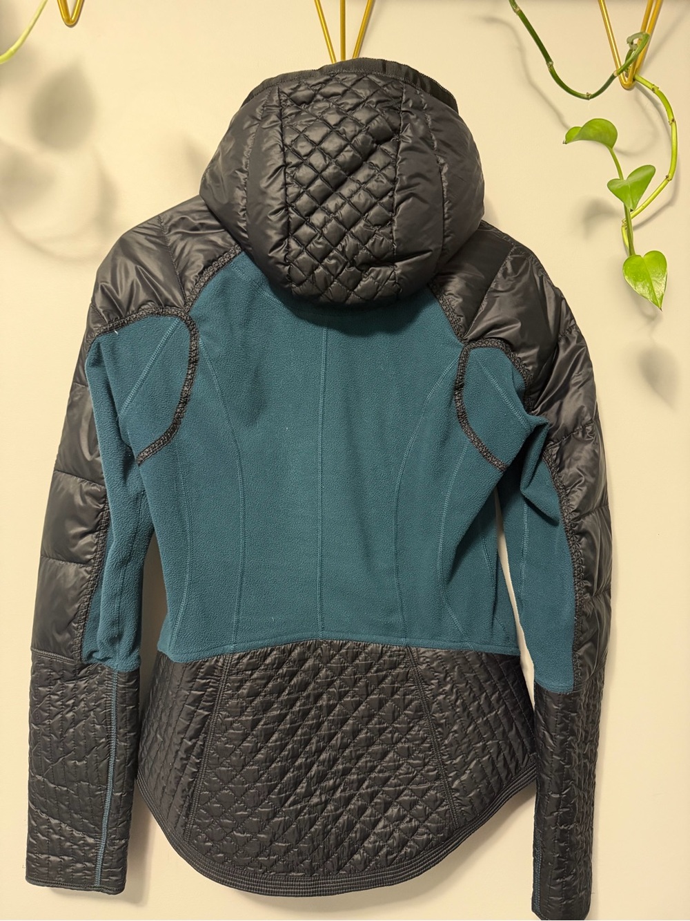 Lululemon Running Jacket - Picture 4 of 8